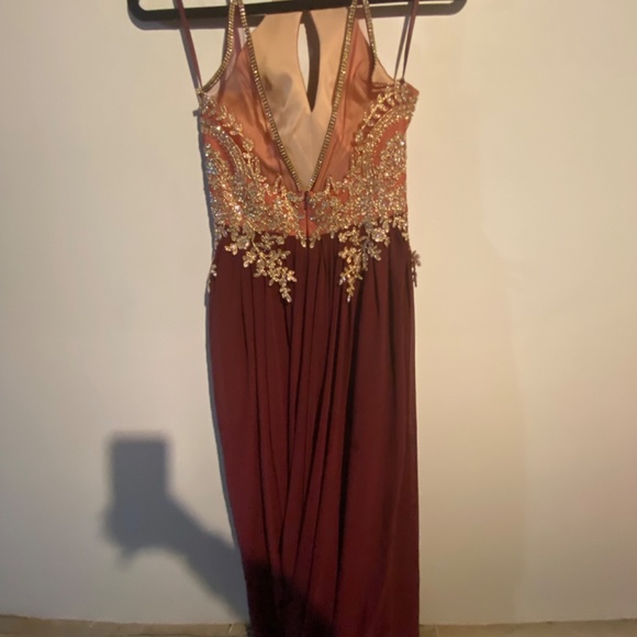 Beautiful Maroon/burgundy flowy prom dress - Picture 9 of 9